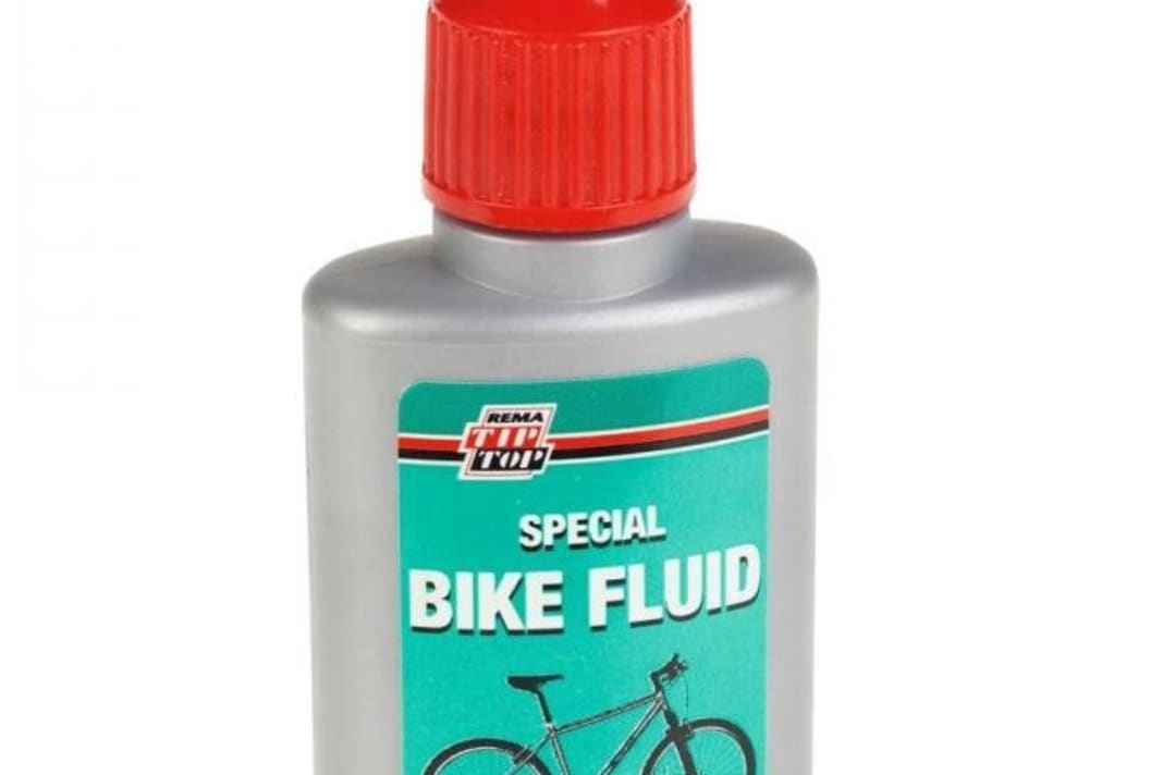 Das "Zaubermittel" löst vereiste Züge, Schaltwerke oder Schlösser. Auch präventiv wirksam! Tiptop Special Bike Fluid, www.products.rema-tiptop.de