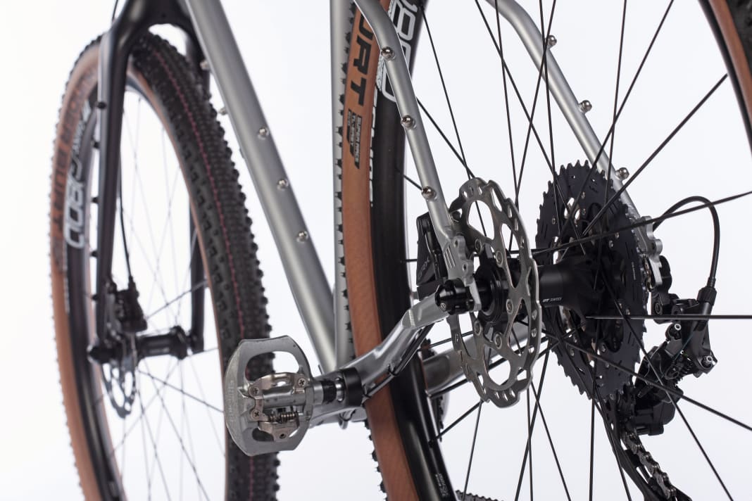 Stahlrahmen und Alu-Gabel des 8bar bieten insgesamt neun Flaschenhaltern oder fünf Anything Cages Platz.