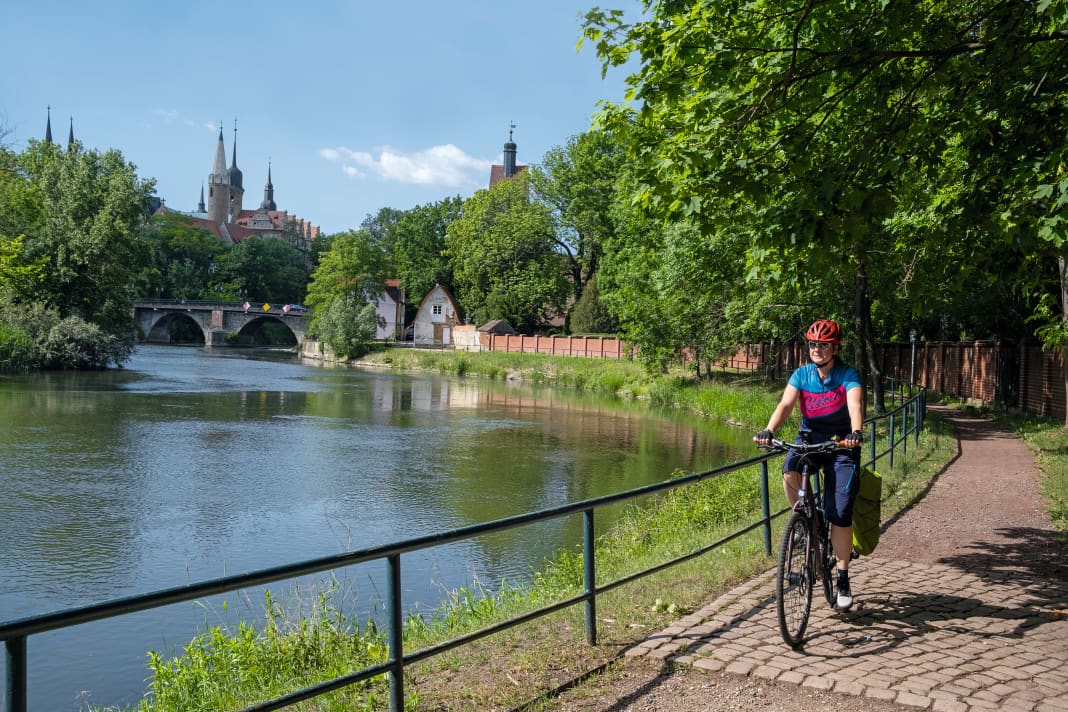 Historische Kulisse: entlang der Saale mit Blick auf Merseburger Schloss und Dom