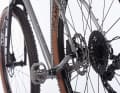 Stahlrahmen und Alu-Gabel des 8bar bieten insgesamt neun Flaschenhaltern oder fünf Anything Cages Platz.