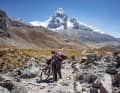 Bikepacking heißt auch stundenlanges Tragen und Schieben – wie hier in Peru. Iglhaut: „Ich war noch nie so am Ende meiner Kräfte.“ 