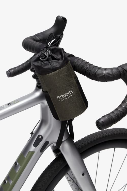   <a href="https://www.awin1.com/cread.php?awinmid=11768&awinaffid=471469&clickref=MYB+Brooks+Scape+Feed+Pouch&ued=https%3A%2F%2Fwww.rosebikes.de%2Fbrooks-scape-feed-pouch-lenkertasche-vorbautasche-2705410" target="_blank" rel="noopener noreferrer">Das Brooks Scape Feed Pouch</a> * 