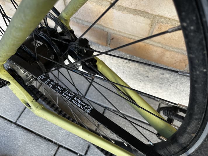 Wartungsarm und daher erste Wahl bei Commuter-Rädern: der Gates-Carbonriemen treibt auch das Tenways CGO600 Pro an.