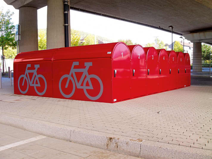  Reihenhäuschen: Bikeboxen lassen sich für Kommunen oder Firmen zu größeren Ensembles kombinieren.