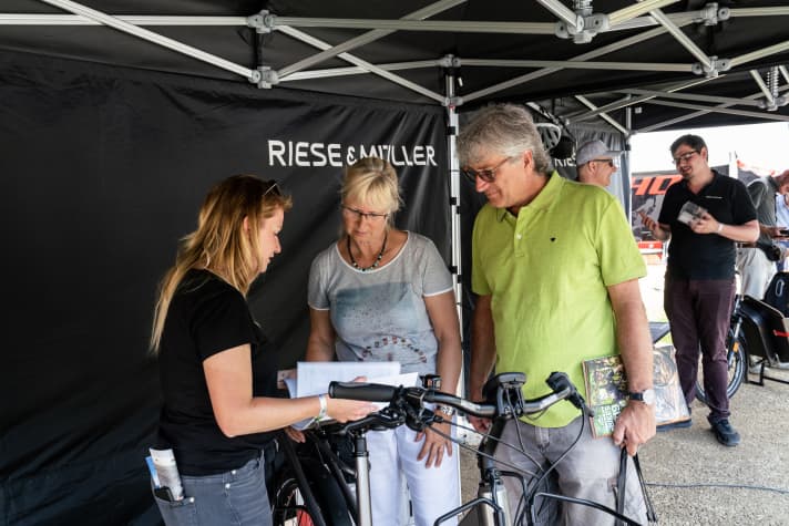   Beim E-Bike-Festival „E-Motions“ nutzen die Besucher an den drei Expo-Tagen die fachliche Beratung vor Ort und testen E-Bikes.