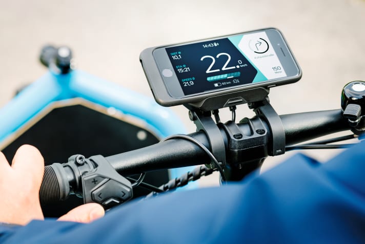  In der Lenkermitte informieren hochmoderne Instrumente mit LCD- oder TFT-Farbdisplays über Geschwindigkeit, Tageskilometer, Reichweite, Akku-Ladezustand und vieles mehr. 
