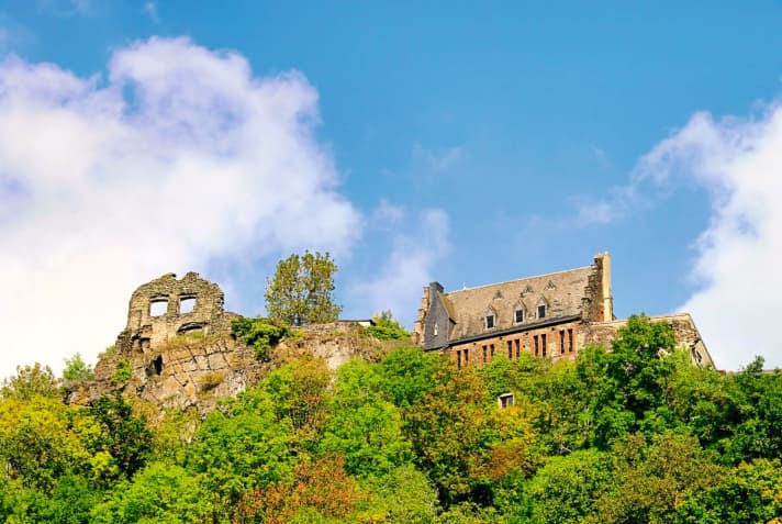   Schloss Veldenz: Burgruine hoch über dem Moseltal