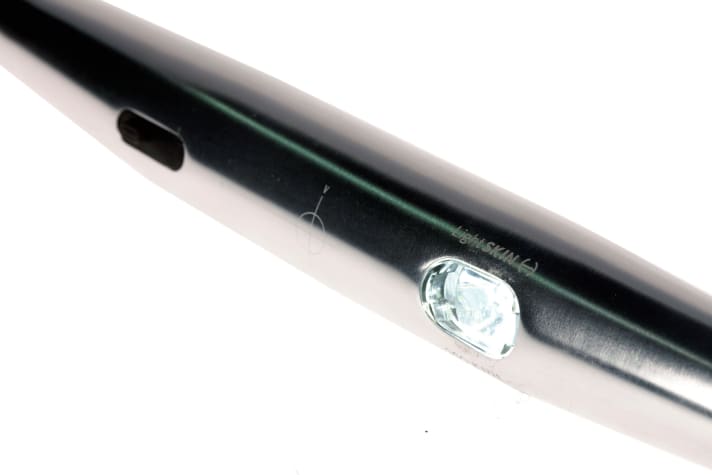   H2B; Lenker mit integriertem Frontlicht auf U2-Basis; Li-Po-Akku, 2.000 mAh; Leuchtdauer 4:15 h*; 353 Gramm; Dynamoversion erhältlich;