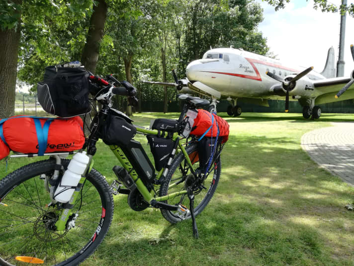 Reise mit dem Fahrrad - das vollgepackte Rad von Alex Theiß