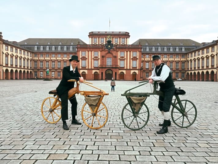 „Ergonomie“ vor 200 Jahren: Zumindest die Sitzhöhe war individuell angepasst.