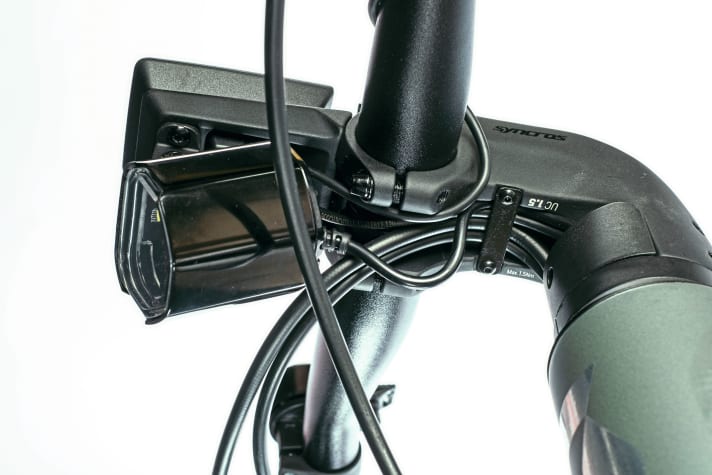 Aufgeräumt: Kabel- und Zugeinführung am Vorbau des Scott.