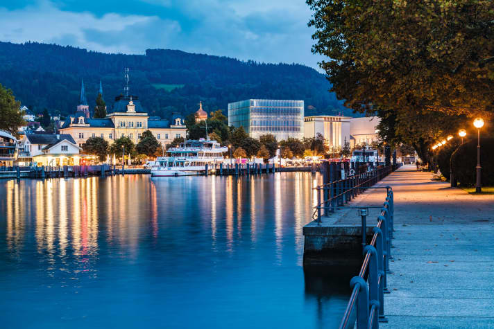 Der Hafen von Bregenz: die Landeshauptstadt von Vorarlberg im sanften Abendlicht.