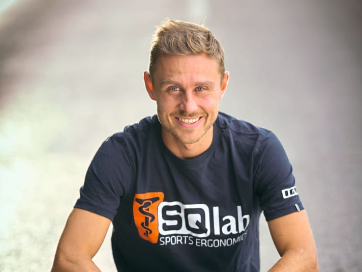 Ergonomie-Experte Max Holz von SQlab ist nicht nur Master im Bereich Biomechanik, er profitiert auch von vielen Tausend Kilometern im Sattel als MTB-Profi.