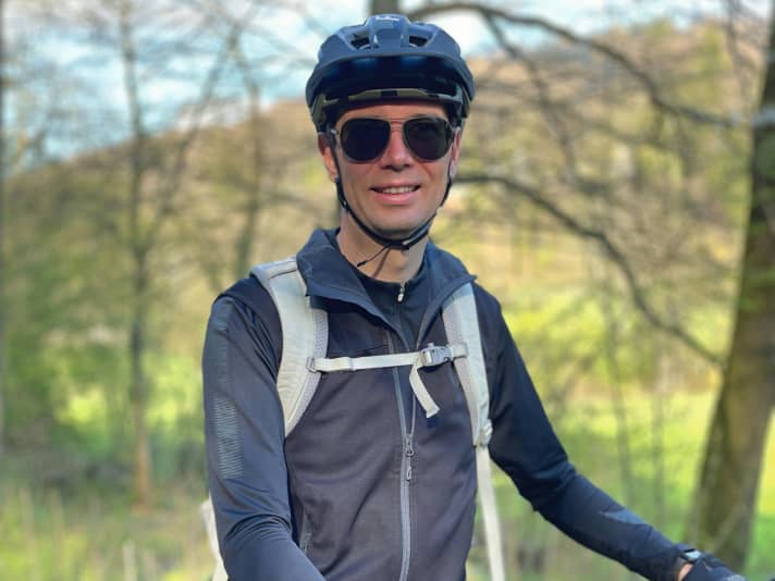 Seit einem Fahrradunfall in der Kindheit weiß René Kloeters (39 Jahre), wie wichtig Sicherheit ist. Nach dem Kauf seines ersten E-Mountainbikes besuchte er einen Fahrtechnik-Kurs.