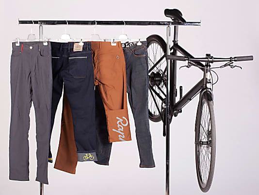 Jeans und Chino-Hosen für den Alltag mit Fahrrad