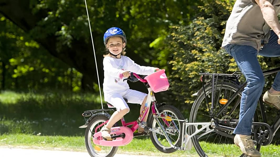 4 Fahrrad-Trailer-Systeme im Familien-Praxistest