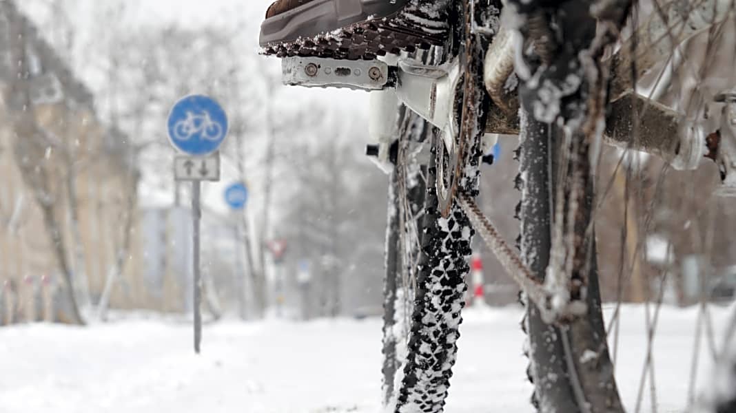 Vorausschauend durch Matsch und Schnee: Fünf Tipps zum Radfahren im Winter