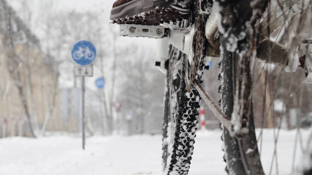 Vorausschauend durch Matsch und Schnee: Fünf Tipps zum Radfahren im Winter