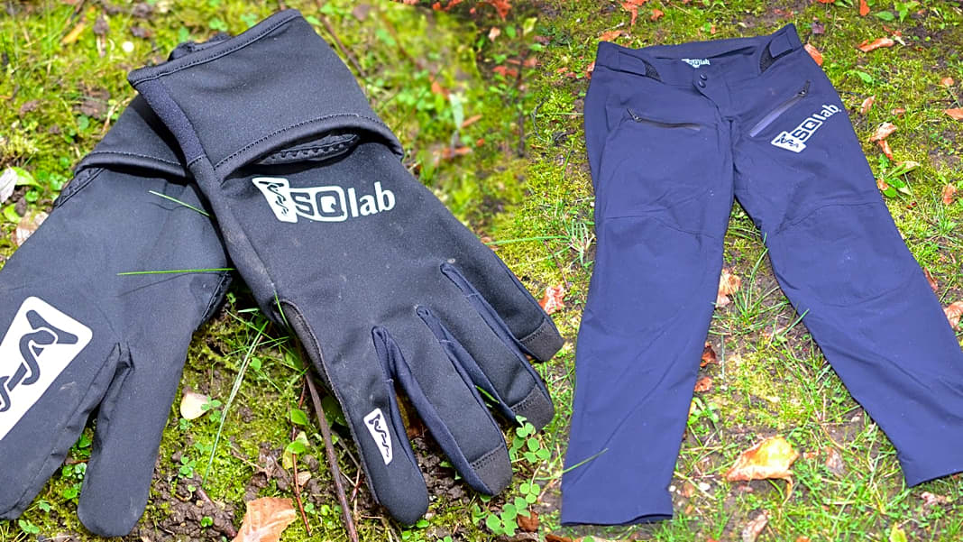 Hose und Handschuhe für Wind und Kälte