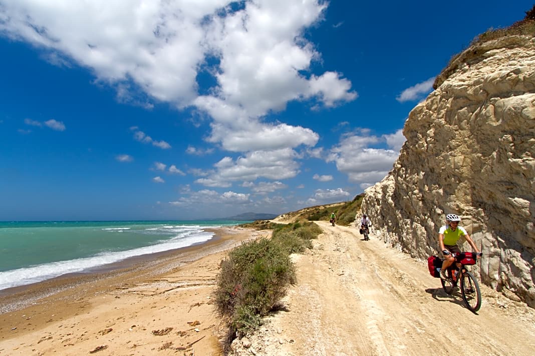 Der ruppige, aber herrliche Küstenweg von Ribera nach Secca Grande ist auf kaum einer Karte zu finden.