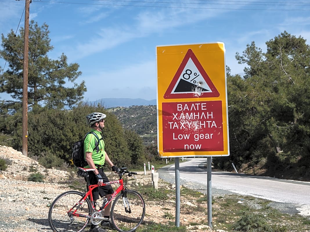 Radfahrer stellen sich auf Zypern besser auf allerhand Höhenmeter ein.