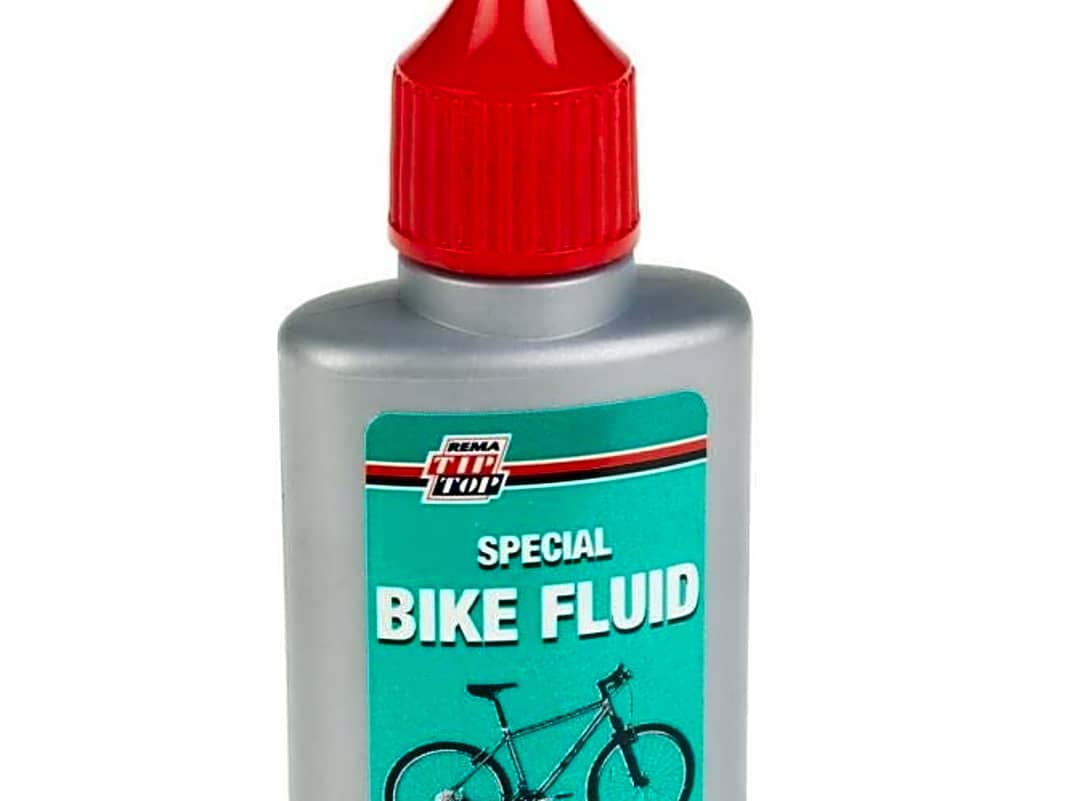 Das "Zaubermittel" löst vereiste Züge, Schaltwerke oder Schlösser. Auch präventiv wirksam! Tiptop Special Bike Fluid, www.products.rema-tiptop.de