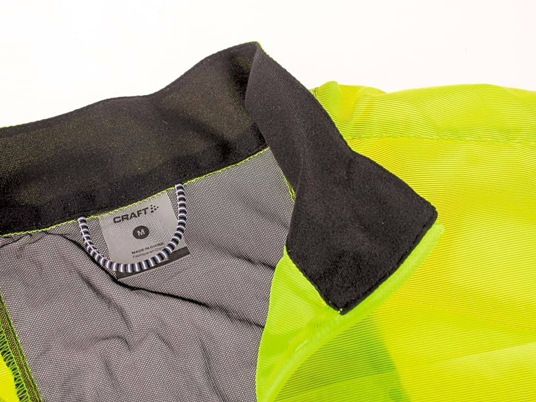 Ein dünner Fleece-Kragen, wie an der Craft Essence Light Wind Vest, verbessert den Tragekomfort am Hals spürbar.


