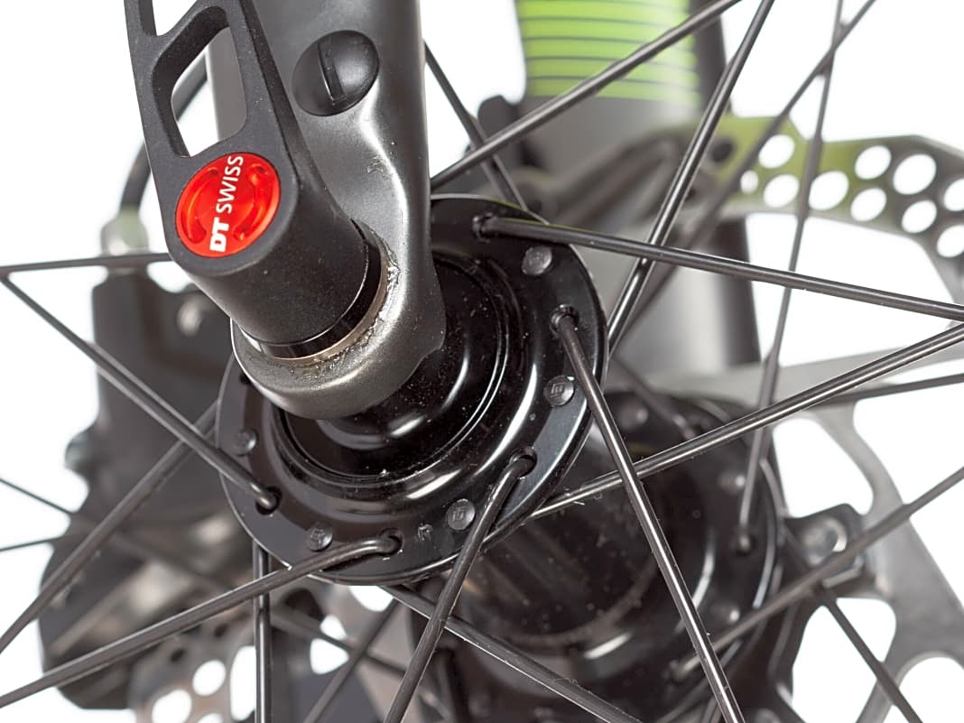 Seit Discs obligatorisch sind, bekommen teurere Fitnessbikes oft auch 12-Millimeter-Steckachsen an Vorder- und Hinterrad. Hier am 
Rose mit einstellbarem Hebel zur bequemeren Bedienung

