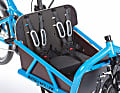 Das Cabrio-Verdeck für die Kindersitze macht den Transporter zur Familienkutsche.