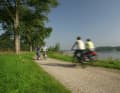 Entspanntes rollen lassen am Rheinufer auf dem Rheinradweg Foto: Marcus Gloger