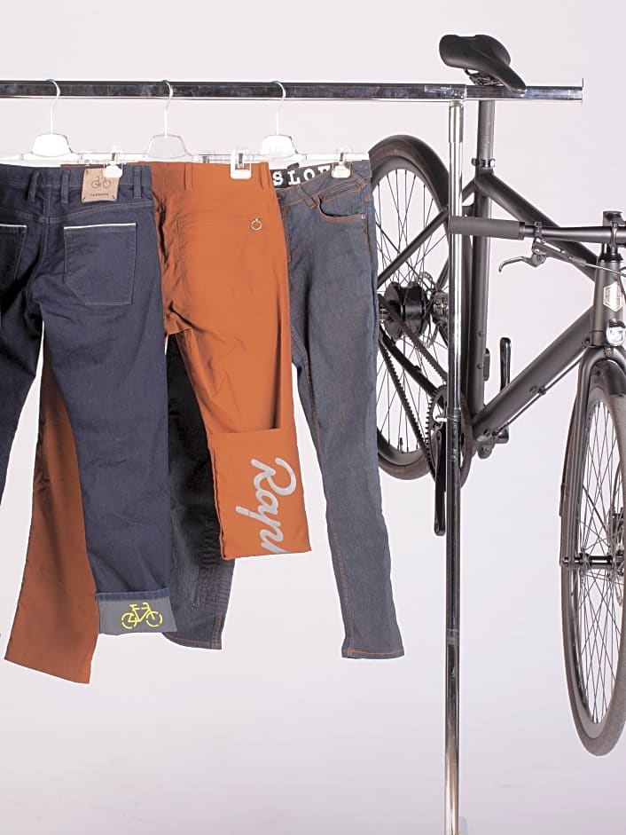 Jeans und Chino-Hosen für den Alltag mit Fahrrad
