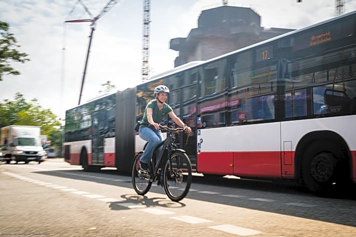 So ist das Radfahren in der Stadt stressig: Lärm, Abgase und eine erhöhte Unfallgefahr.