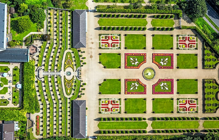 Betörendes Muster: Kloster Kamp mit Park und Terrassengarten aus der Luft