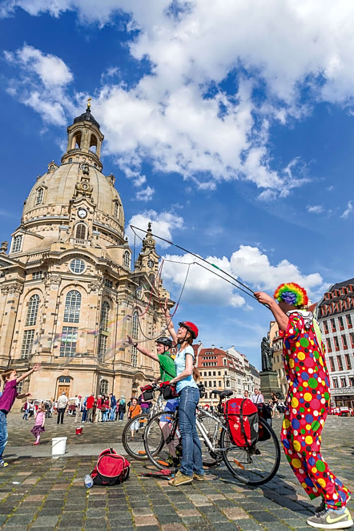   Neumarkt mit Blick auf die Frauenkirche in Dresden