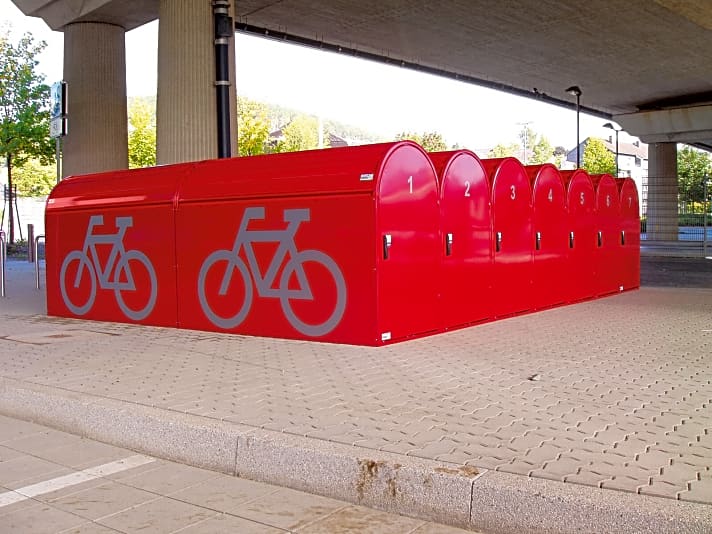   Reihenhäuschen: Bikeboxen lassen sich für Kommunen oder Firmen zu größeren Ensembles kombinieren.