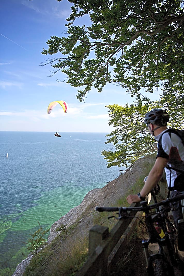   Paraglider an der Ostseeküste