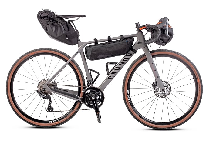   Bereit fürs Abenteuer: Dank zahlreicher Rahmengewinde lassen sich am Canyon Grizl Bikepacking-Taschen und sogar Schutzbleche fest montieren