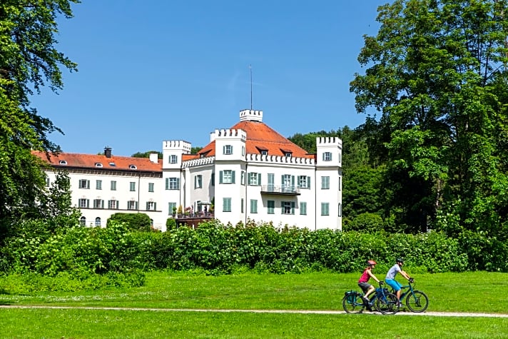   Auf Sisis Spuren vorbei am Schloss Possenhofen am Starnberger See