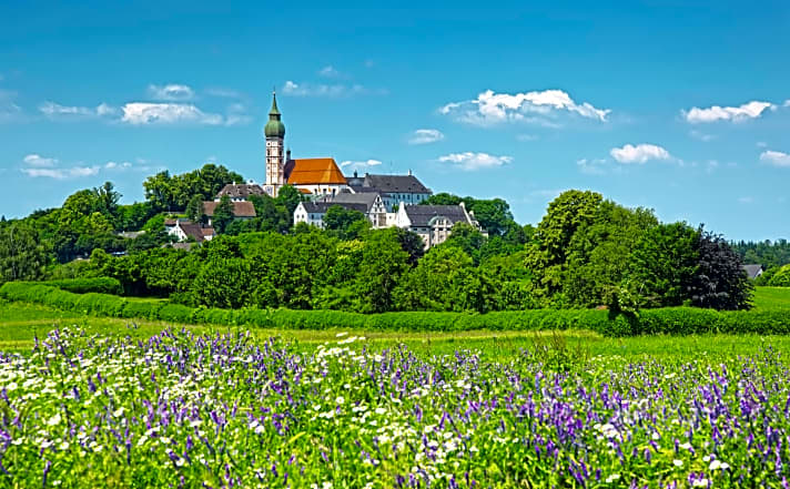   Pilgerstätte mit süffigem Bier: Kloster Andechs auf dem "heiligen Berg" am Ammersee