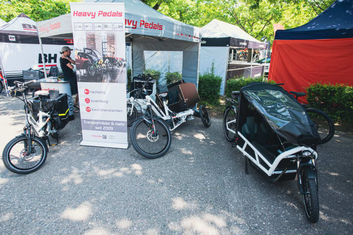 E-Cargobikes liegen voll im Trend und durften auch auf dem E-motions Festival nicht fehlen. Heavy Pedal (oben) und Babboe (unten) stellten ihre aktuellen Modelle vor.