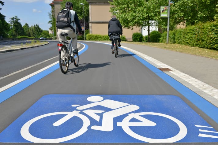   Fahrradstraßen sind relativ schnell errichtet und wirkungsvoll, wenn gleichzeitig Maßnahmen gegen den Durchgangsverkehr getroffen werden.