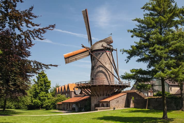 In der historischen Kriemhild-Windmühle in Xanten wird noch Getreide gemahlen.